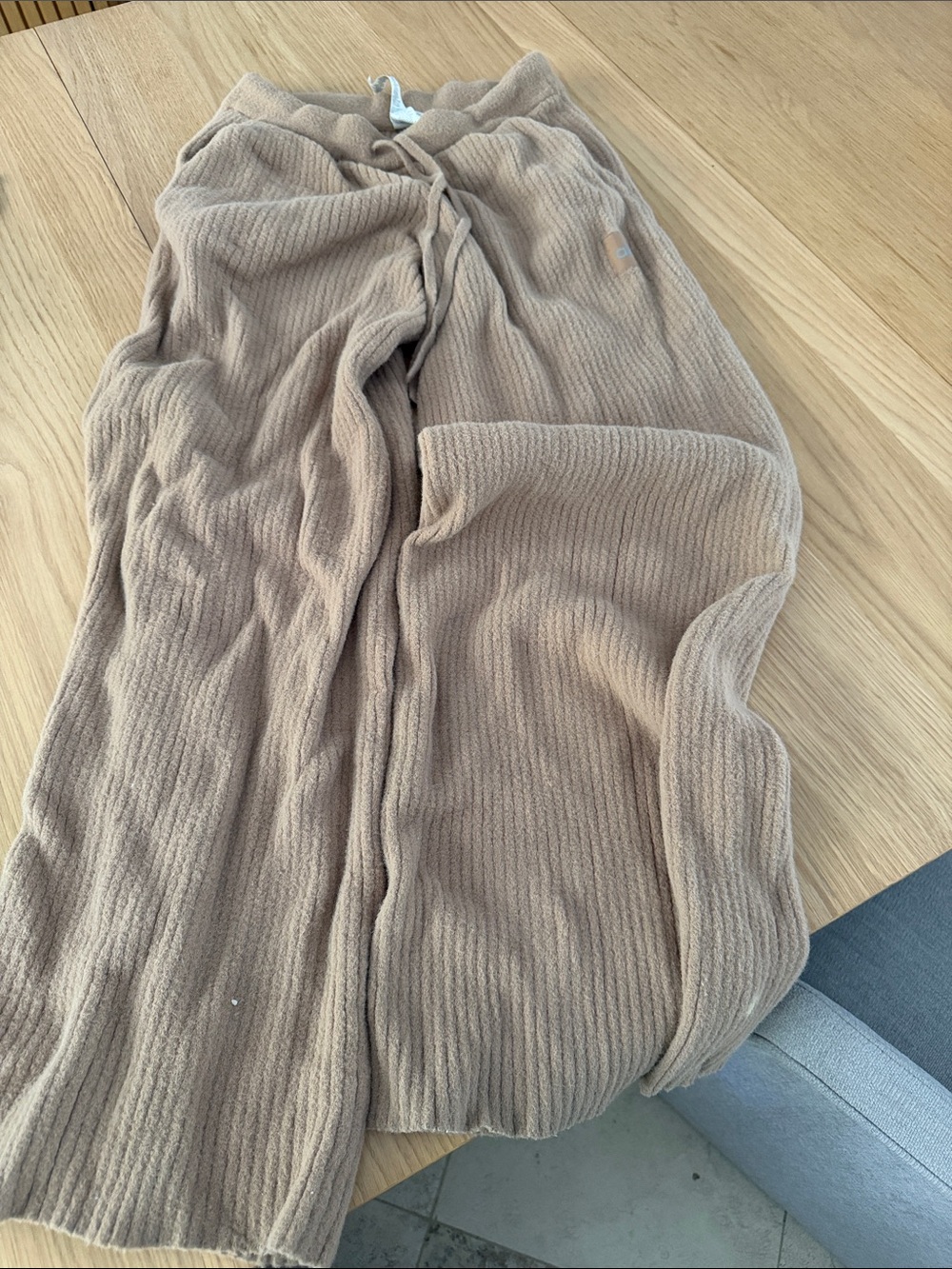 Alo size M women’s snuggle up sweater high waist wide leg pant